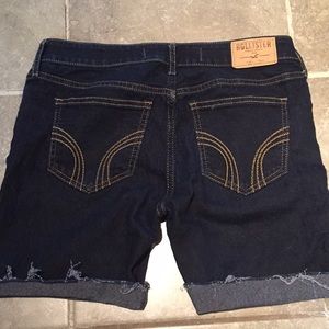 Hollister dark denim shorties.  Sz 7/28
